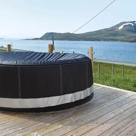 8 Person In Arnoyhamn * Langfjord