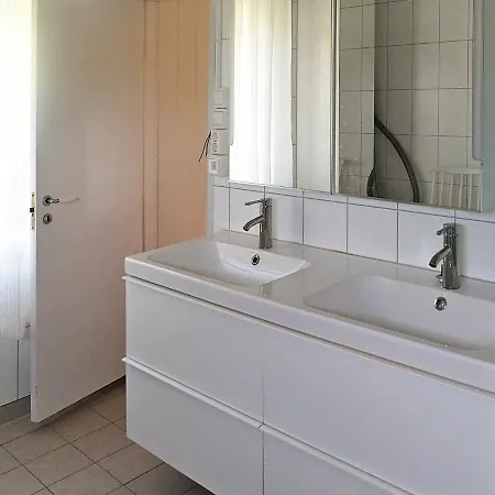 8 Person In Arnoyhamn Feriehus