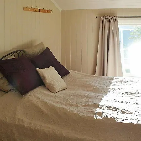 Holiday home Four-bedroom In Arnoyhamn Langfjord
