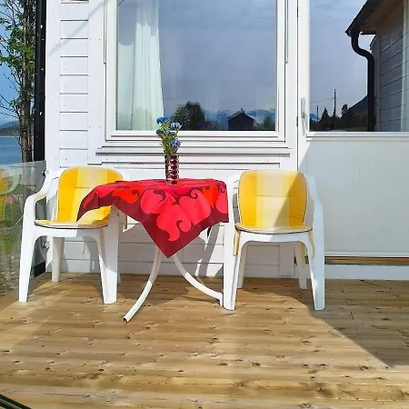 Four-bedroom In Arnoyhamn * Langfjord