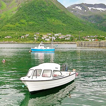 8 Person In Arnoyhamn