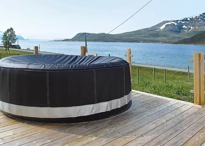 8 Person In Arnoyhamn * Langfjord