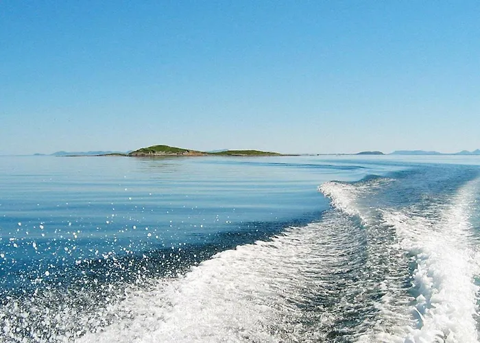 8 Person In Arnoyhamn * Langfjord